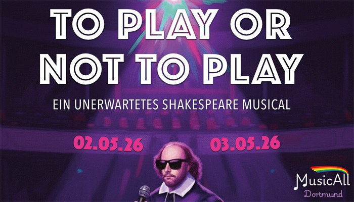 Eine Person mit Sonnenbrille und Mikro vor einem violettem Hintergrund, der einen Theatersaal mit Bühnenlicht erahnen lässt. Titel und Untertitel sowie das MusicAll Logo