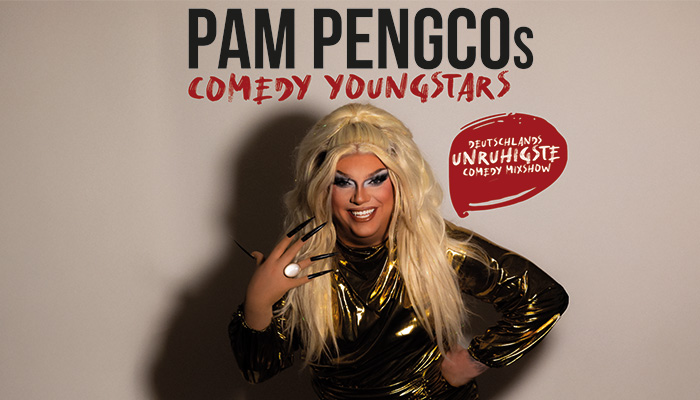 Plakat zeigt Pam Pengco im metallic Outfit mit langen scharzen Nägeln. Claim: Deutschlands unruhigste Comedy Mixshow